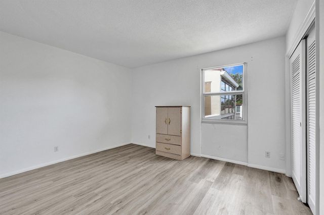 2540 Boundbrook Boulevard 205, West Palm Beach, FL 33406