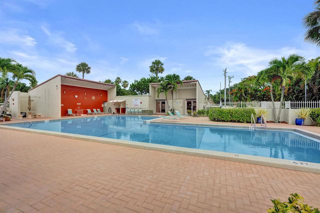 2540 Boundbrook Boulevard 205, West Palm Beach, FL 33406