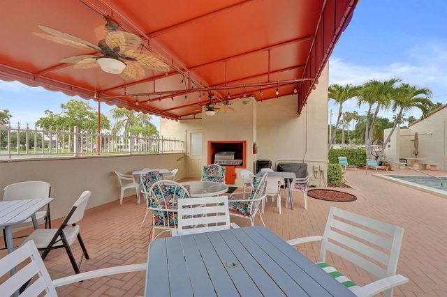 2540 Boundbrook Boulevard 205, West Palm Beach, FL 33406