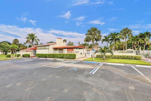 2540 Boundbrook Boulevard 205, West Palm Beach, FL 33406