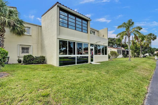 2540 Boundbrook Boulevard 205, West Palm Beach, FL 33406