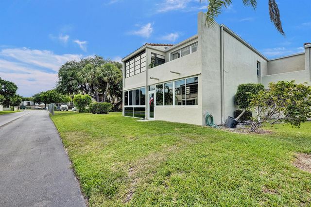 2540 Boundbrook Boulevard 205, West Palm Beach, FL 33406
