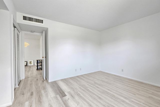 2540 Boundbrook Boulevard 205, West Palm Beach, FL 33406