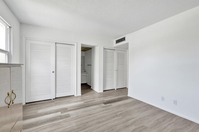2540 Boundbrook Boulevard 205, West Palm Beach, FL 33406