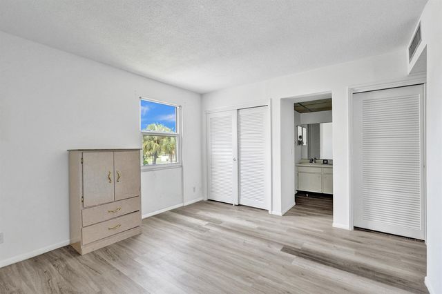 2540 Boundbrook Boulevard 205, West Palm Beach, FL 33406