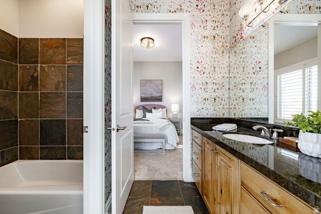 407 E HIDDEN LAKE DR, Bountiful, UT 84010