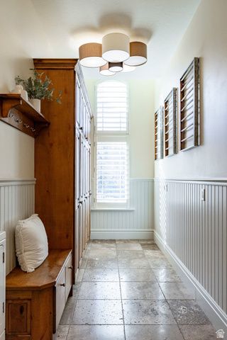 407 E HIDDEN LAKE DR, Bountiful, UT 84010