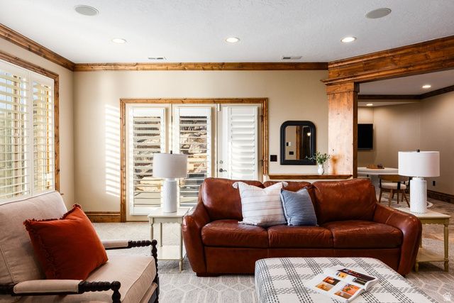 407 E HIDDEN LAKE DR, Bountiful, UT 84010