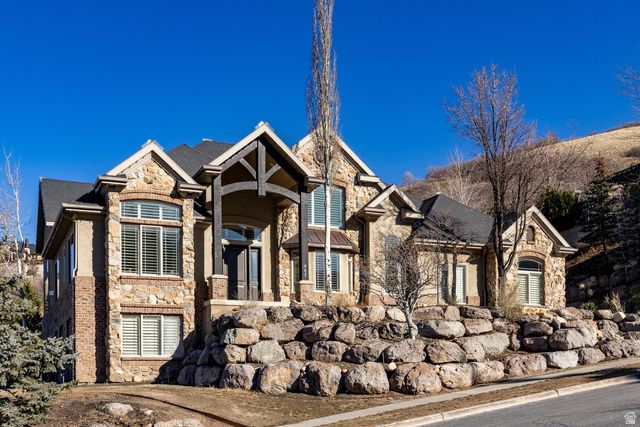 407 E HIDDEN LAKE DR, Bountiful, UT 84010