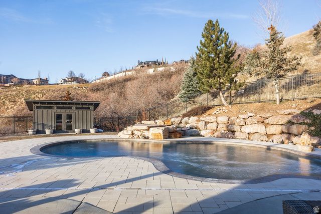 407 E HIDDEN LAKE DR, Bountiful, UT 84010