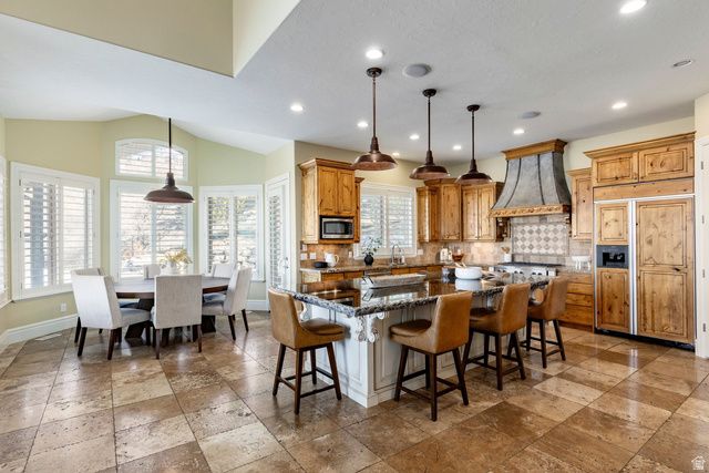 407 E HIDDEN LAKE DR, Bountiful, UT 84010