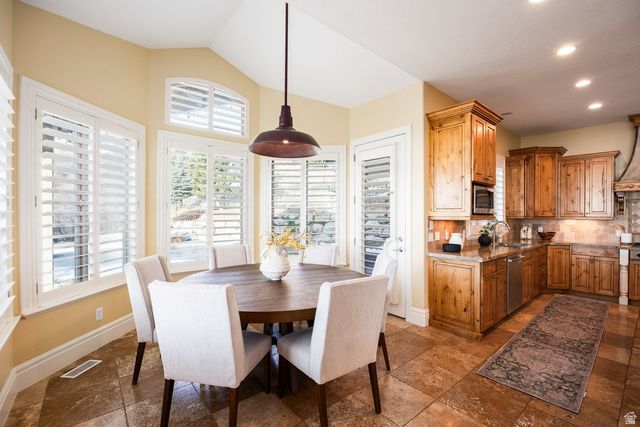 407 E HIDDEN LAKE DR, Bountiful, UT 84010