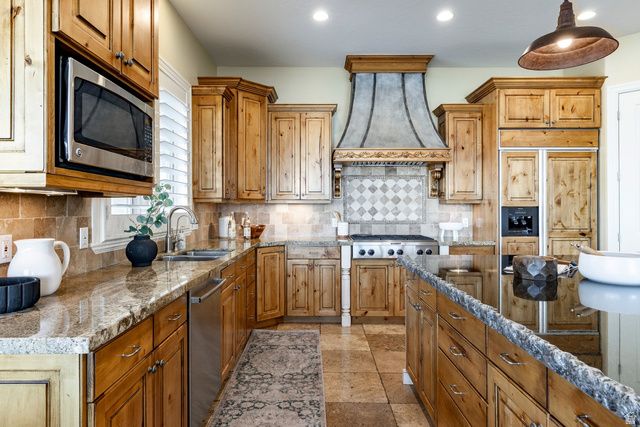 407 E HIDDEN LAKE DR, Bountiful, UT 84010