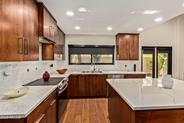 2111 W MARLETTE Avenue, Phoenix, AZ 85015