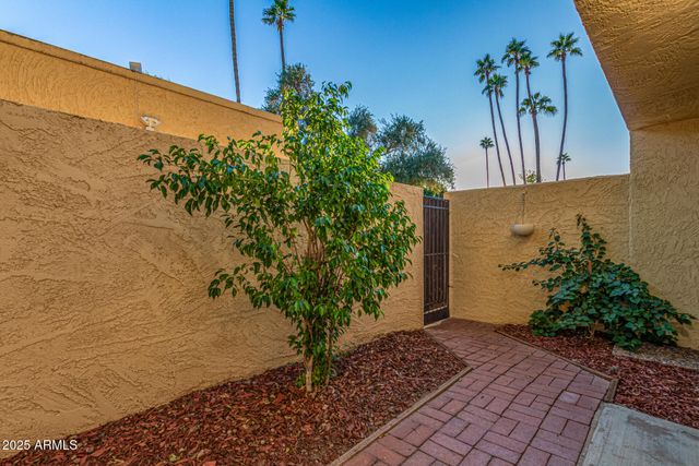 2111 W MARLETTE Avenue, Phoenix, AZ 85015