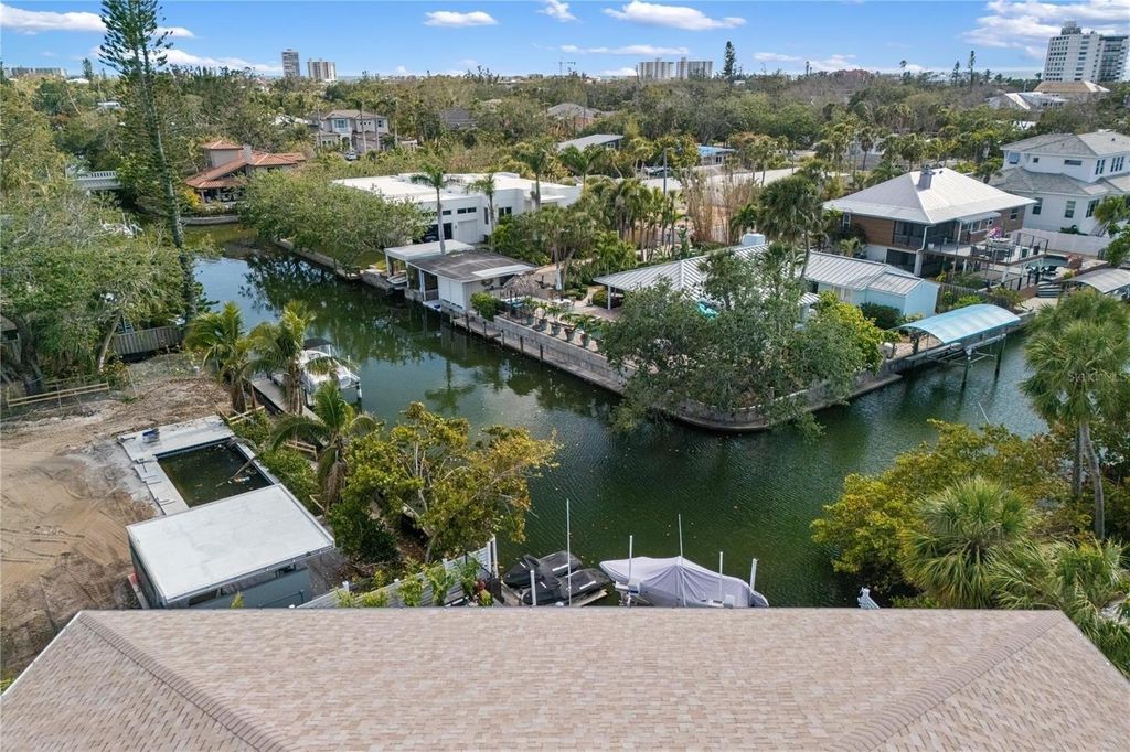 Image 13 of property listing at 4634 HIGEL AVENUE, Sarasota, FL 34242