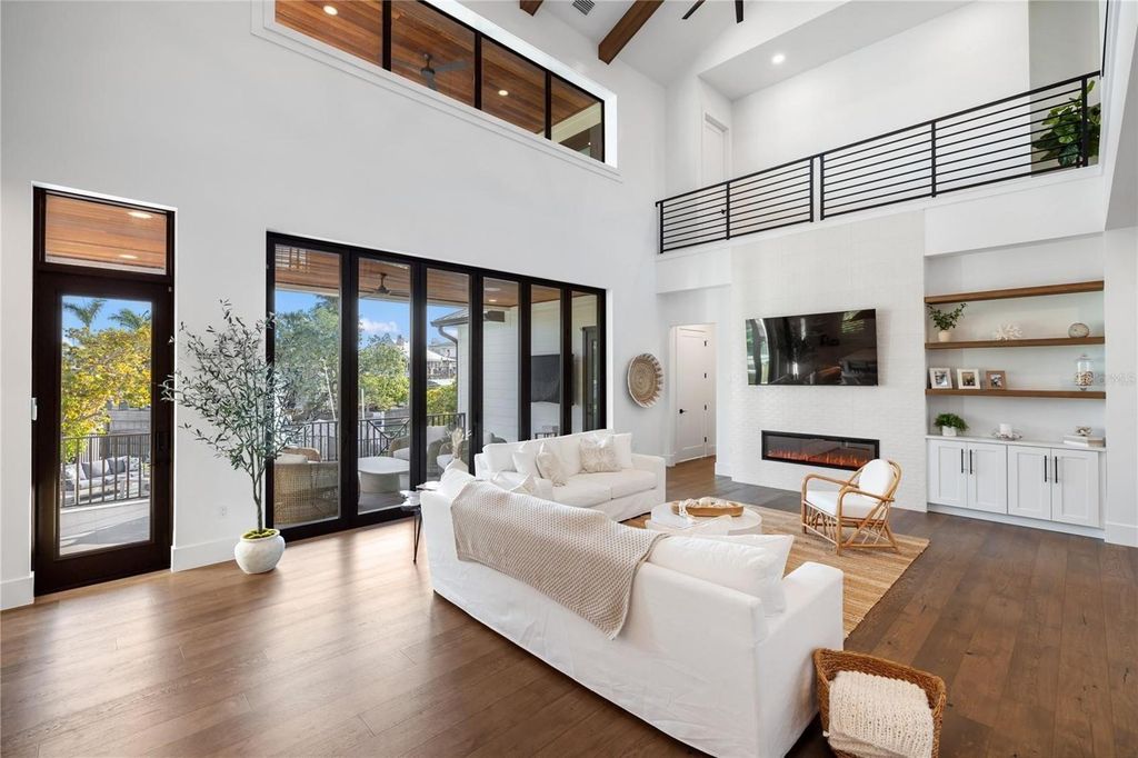 Image 38 of property listing at 4634 HIGEL AVENUE, Sarasota, FL 34242