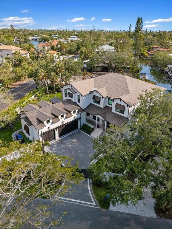Image 6 of property listing at 4634 HIGEL AVENUE, Sarasota, FL 34242