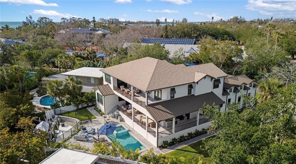 Image 7 of property listing at 4634 HIGEL AVENUE, Sarasota, FL 34242
