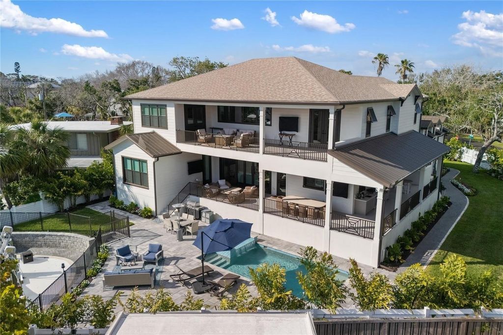 Image 8 of property listing at 4634 HIGEL AVENUE, Sarasota, FL 34242