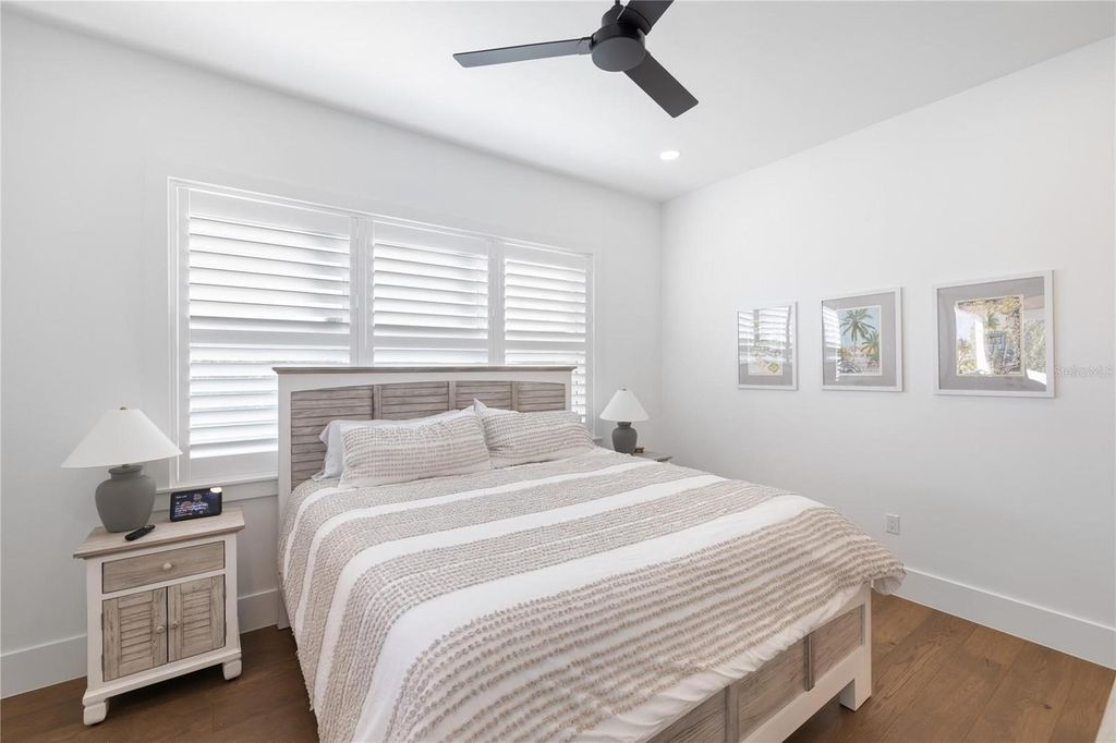 Image 76 of property listing at 4634 HIGEL AVENUE, Sarasota, FL 34242