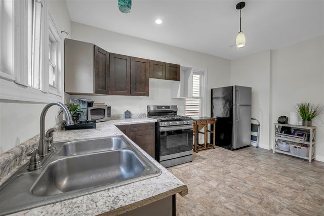 2270 Parker Street, Detroit, MI 48214