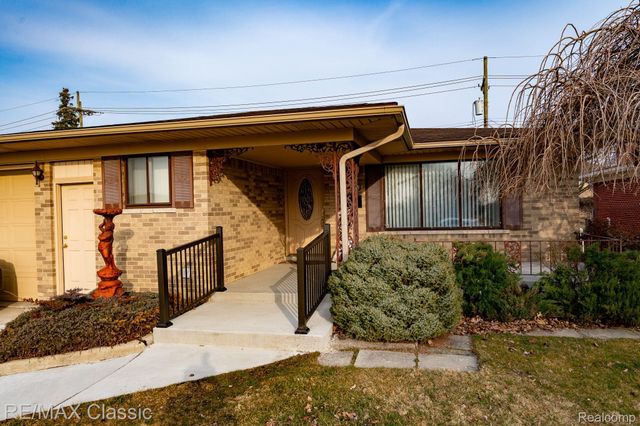 34398 GREENTREES Road, Sterling Heights, MI 48312