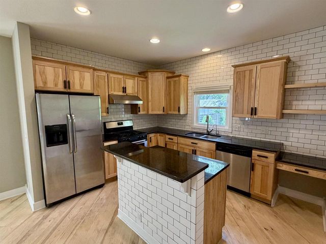 824 E Dayton Street, Madison, WI 53703