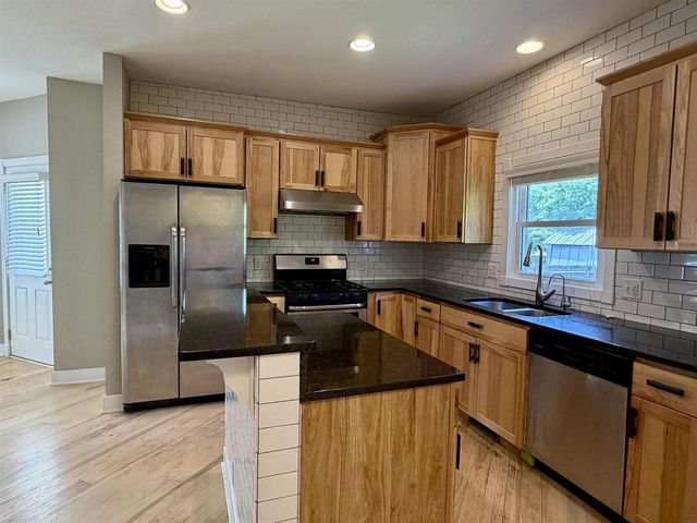 824 E Dayton Street, Madison, WI 53703