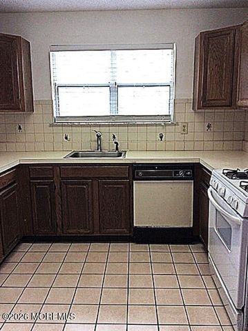 23 Sequoia Court, Barnegat, NJ 08005