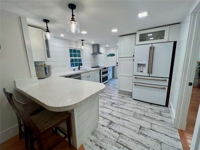 54 Isabelle Drive, Narragansett, RI 02882