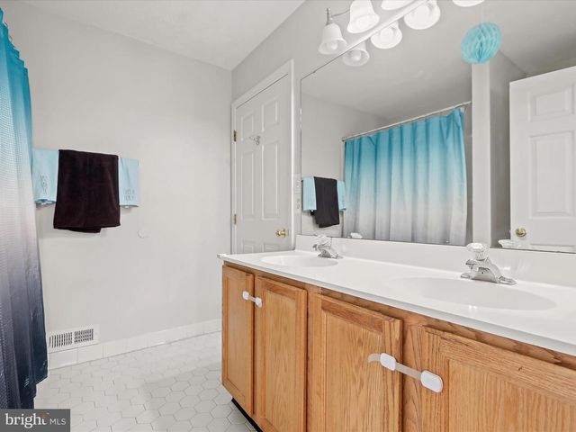 8212 SPADDERDOCK WAY, Laurel, MD 20724