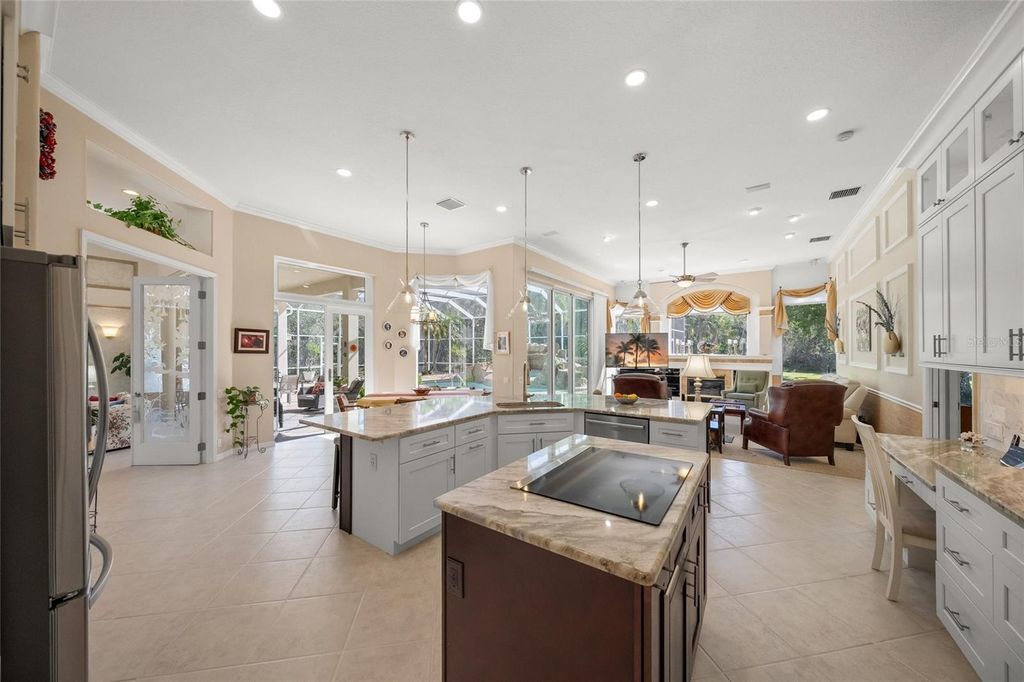 Image 21 of property listing at 2799 DICK WILSON DRIVE, Sarasota, FL 34240