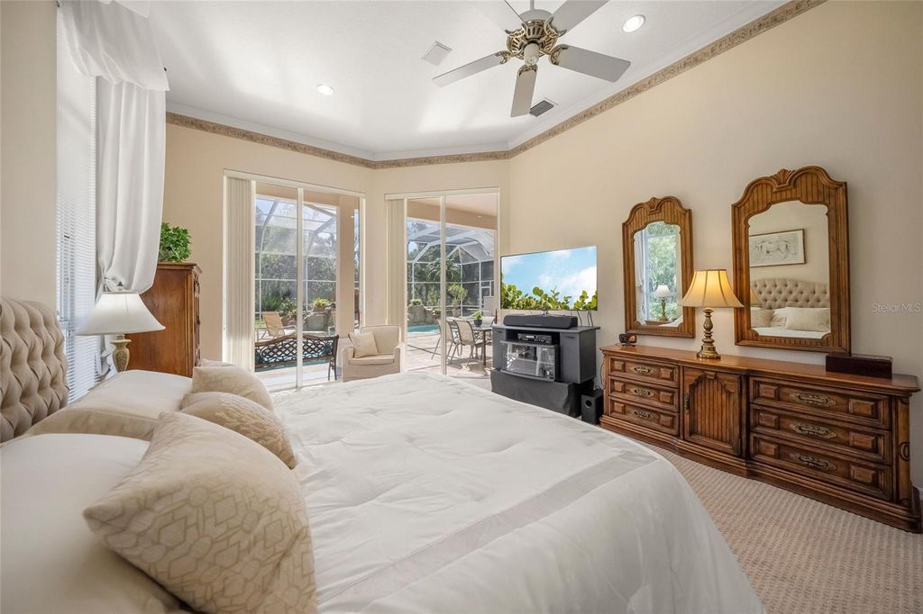 Image 25 of property listing at 2799 DICK WILSON DRIVE, Sarasota, FL 34240