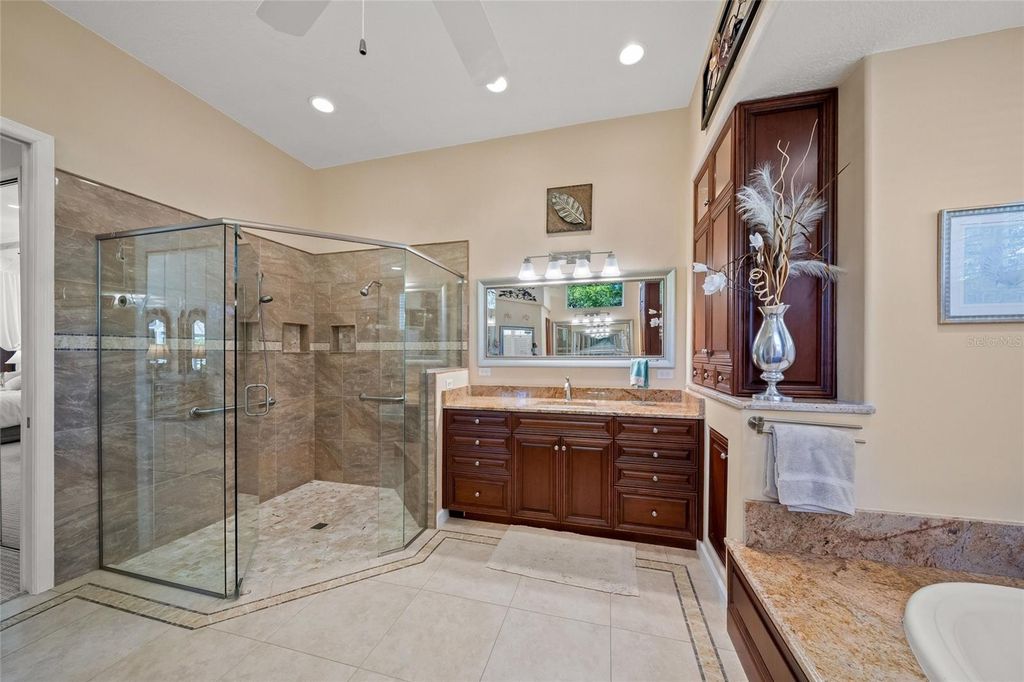 Image 28 of property listing at 2799 DICK WILSON DRIVE, Sarasota, FL 34240