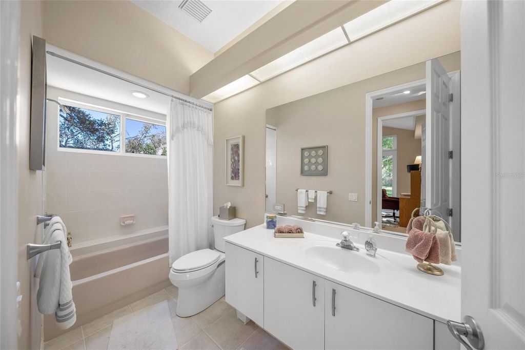 Image 35 of property listing at 2799 DICK WILSON DRIVE, Sarasota, FL 34240