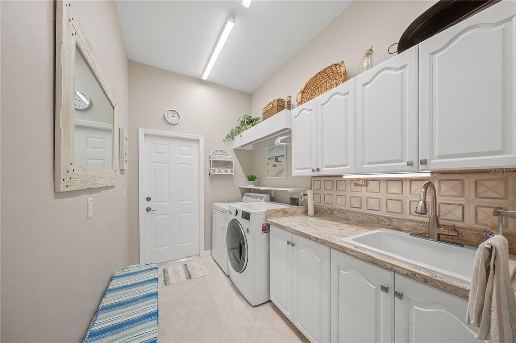 Image 36 of property listing at 2799 DICK WILSON DRIVE, Sarasota, FL 34240