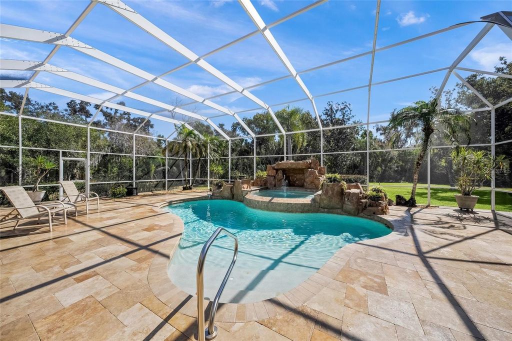 Image 8 of property listing at 2799 DICK WILSON DRIVE, Sarasota, FL 34240