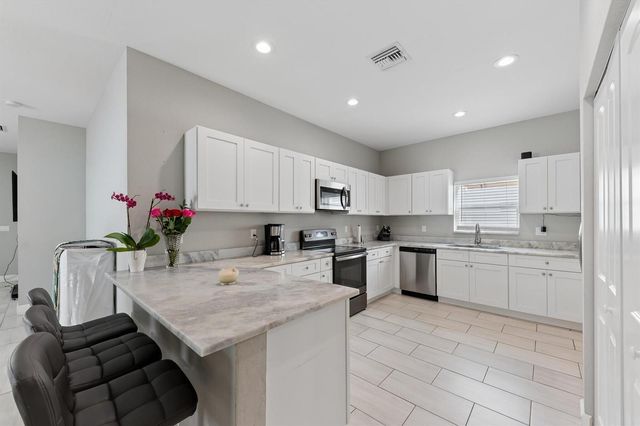 525 NW 12th Avenue, Boynton Beach, FL 33435
