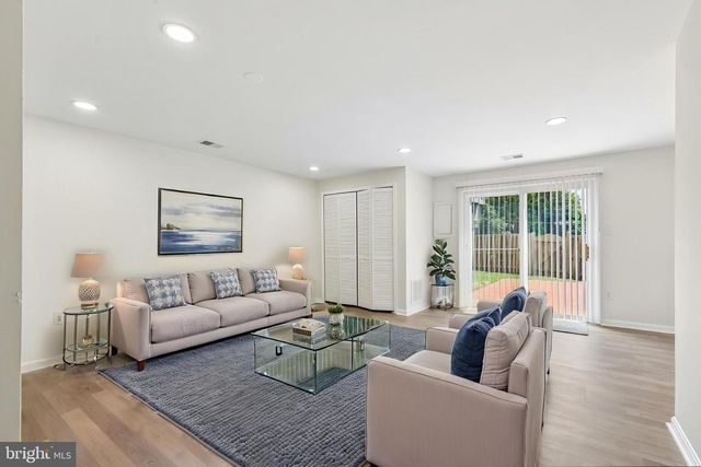 7403 HOUNDSBURY CT, Alexandria, VA 22315