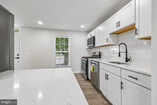 7403 HOUNDSBURY CT, Alexandria, VA 22315
