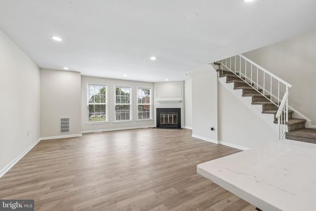 7403 HOUNDSBURY CT, Alexandria, VA 22315
