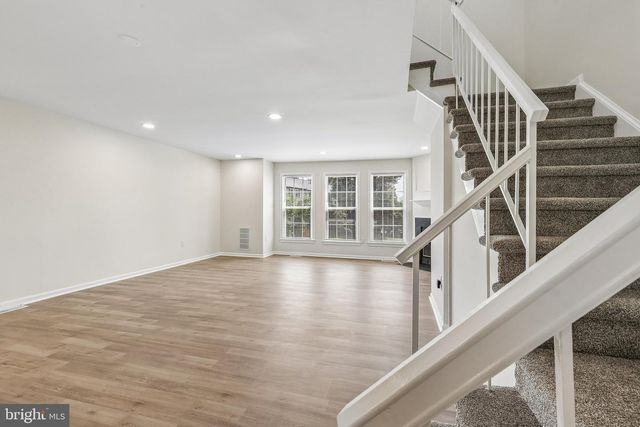 7403 HOUNDSBURY CT, Alexandria, VA 22315