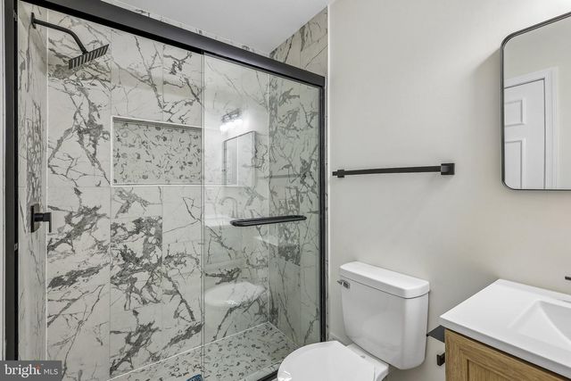 7403 HOUNDSBURY CT, Alexandria, VA 22315