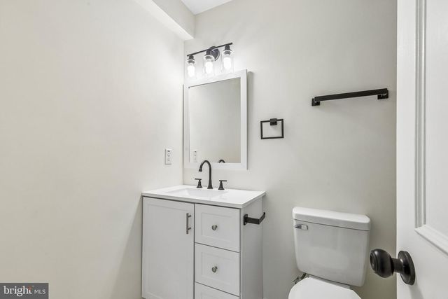 7403 HOUNDSBURY CT, Alexandria, VA 22315