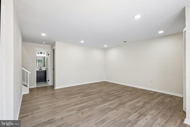 7403 HOUNDSBURY CT, Alexandria, VA 22315