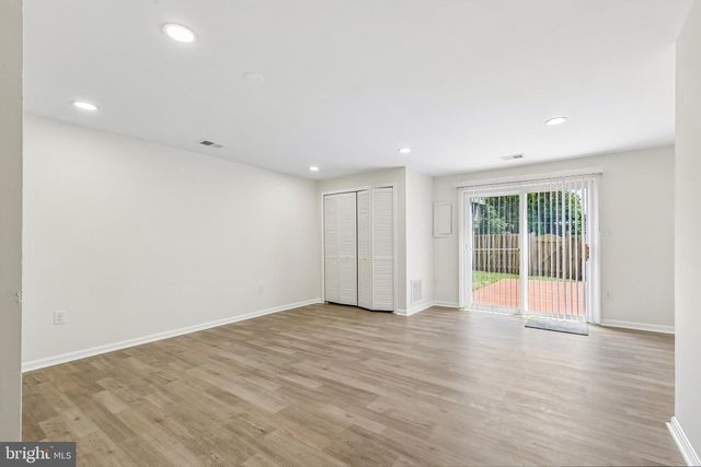 7403 HOUNDSBURY CT, Alexandria, VA 22315