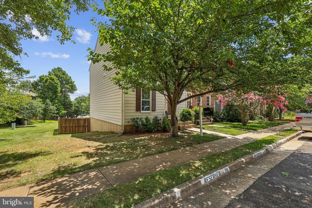 7403 HOUNDSBURY CT, Alexandria, VA 22315