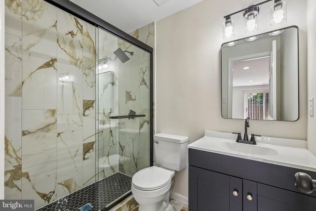 7403 HOUNDSBURY CT, Alexandria, VA 22315