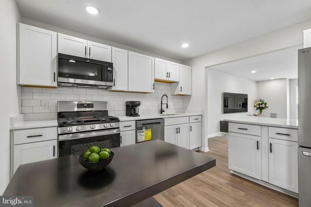 7403 HOUNDSBURY CT, Alexandria, VA 22315